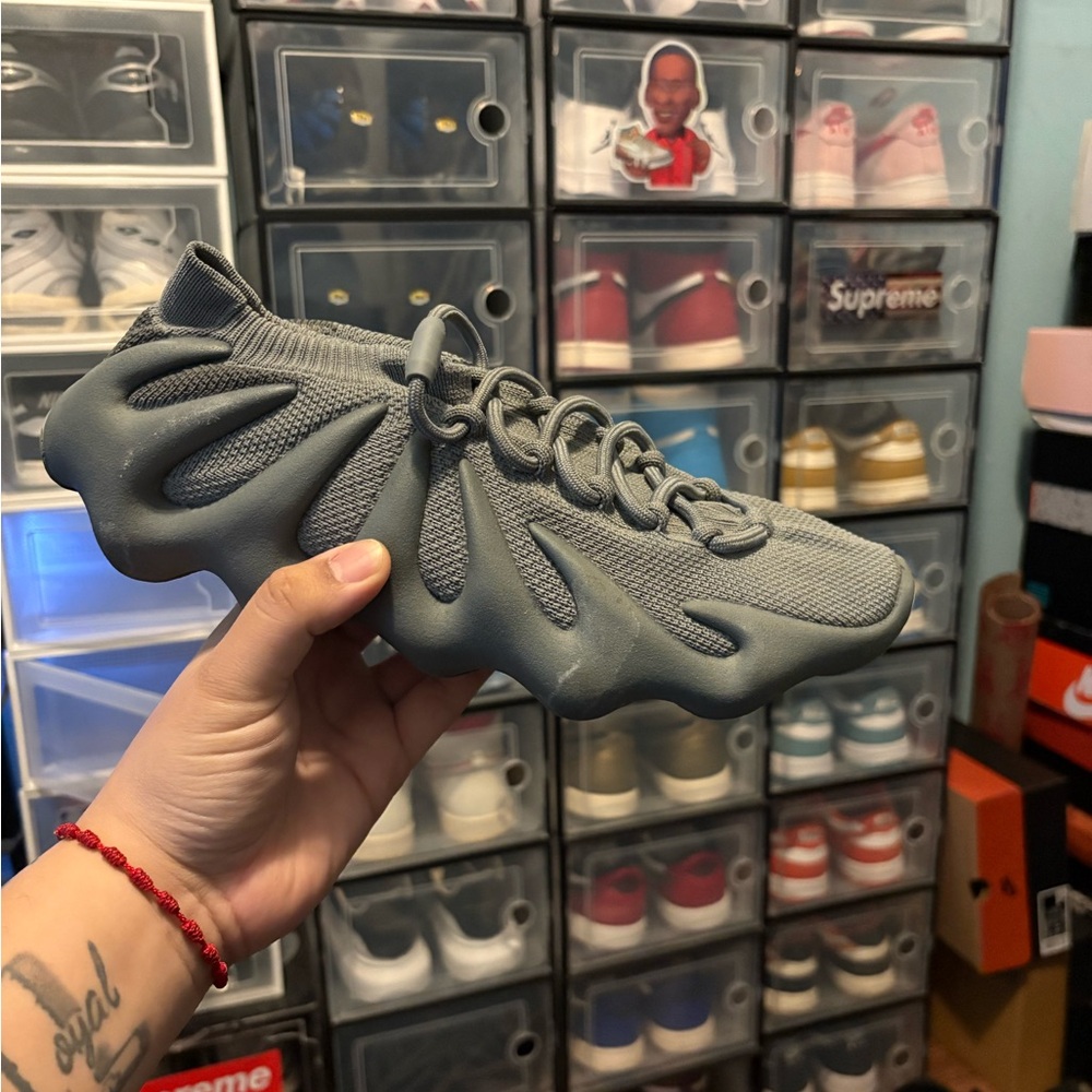 YEEZY LOT - Picture 3 of 4